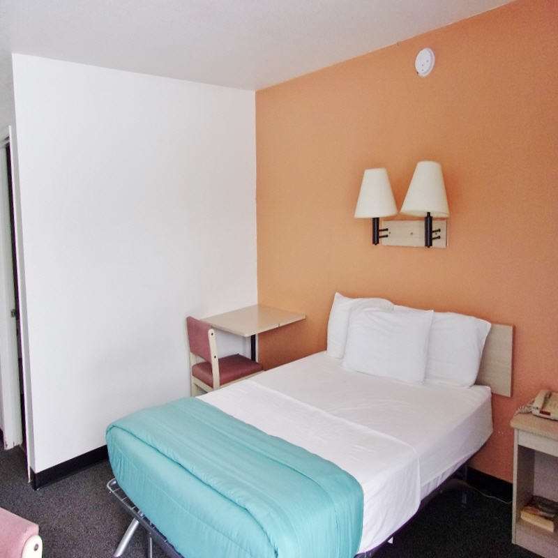 Inn, Anderson, Indiana 2*
